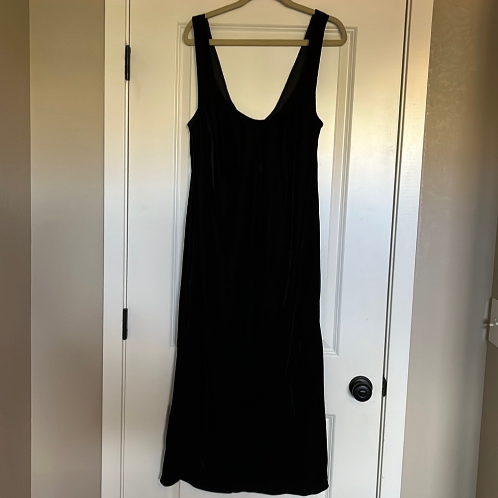 ASOS Black Scoop Neck Velvet Midi Dress - Picture 4 of 4